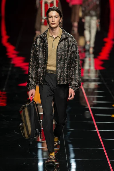 Look 19